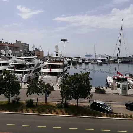 Lucy - Center Of 4 * Lejlighed Rijeka