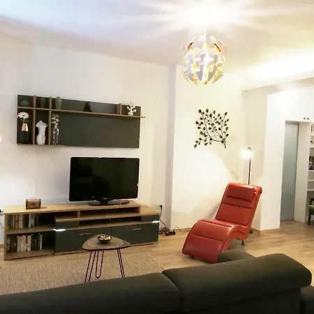 Lucy - Center Of 4 * * Rijeka